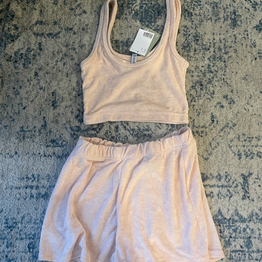 Pink Terrycloth H&M set. Never worn.